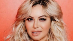 Chiquis Rivera estrena nuevo galán y los captan dándose un besito