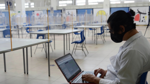 UNAM decide ayudar y prestará computadoras