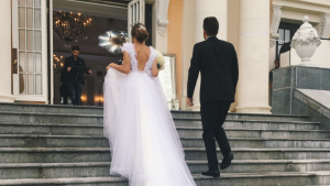 Mujer finge tener cáncer terminal para lograr la boda de su sueños