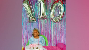 Abuelita cumple 110 años y tiene tataranietos y cuadrinietos