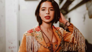 Angela Aguilar deja lucir sus curvas y la comparan con Kim Kardashian