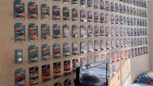 Mujer quema colección de Hot Wheels de su esposo y se hace viral