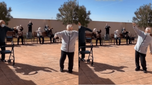Abuelitos festejan en TikTok que fueron vacunados contra el Covid