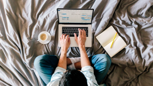 Hábitos que pueden dañar tu computadora y seguro no lo pensaste