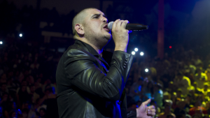 El Komander reaparece en redes y preocupa por su estado físico