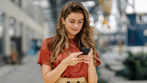 Estudio confirma que dejar de piropear a tu novia provoca la infidelidad