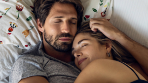 ¿Dormir a la misma hora que tu pareja es la clave para fortalecer la relación?