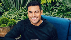 Carlos Rivera enamora sus fans con este baile y así reacciona su novia