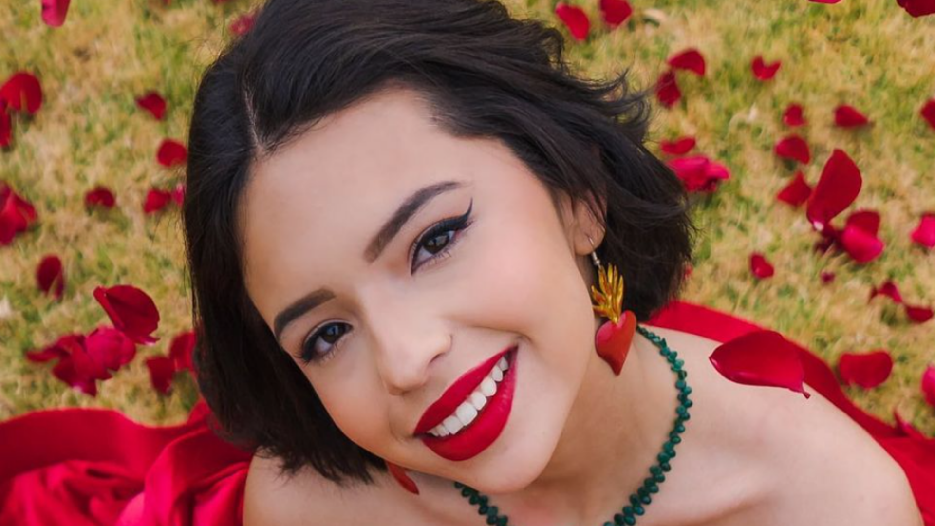 Ángela Aguilar luce por primera vez cabello largo y parece rapunzel