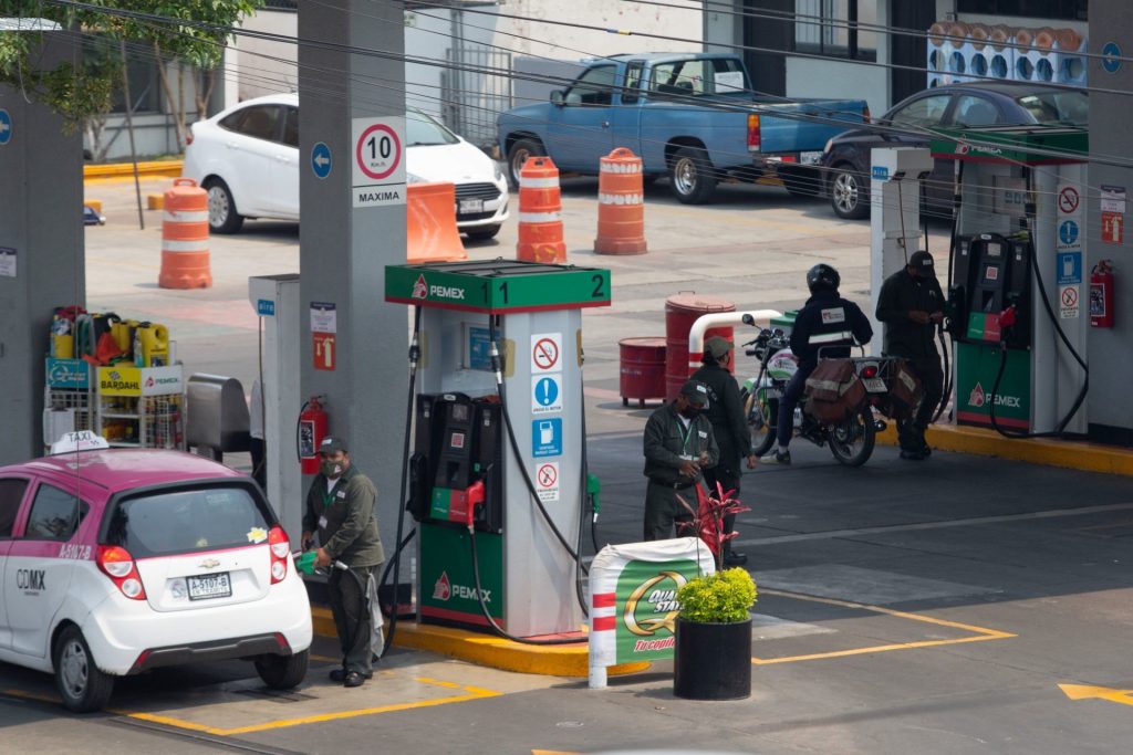 Se recomienda cargar gasolina por la mañana, esto se debe a que la temperatura del suelo es más fresca