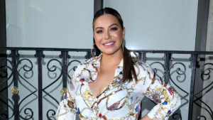 La Chiquis presume su lado empresarial y muestra su nuevo producto