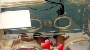 Ella es la primer mujer de 25 años que tiene 9 bebés al mismo tiempo