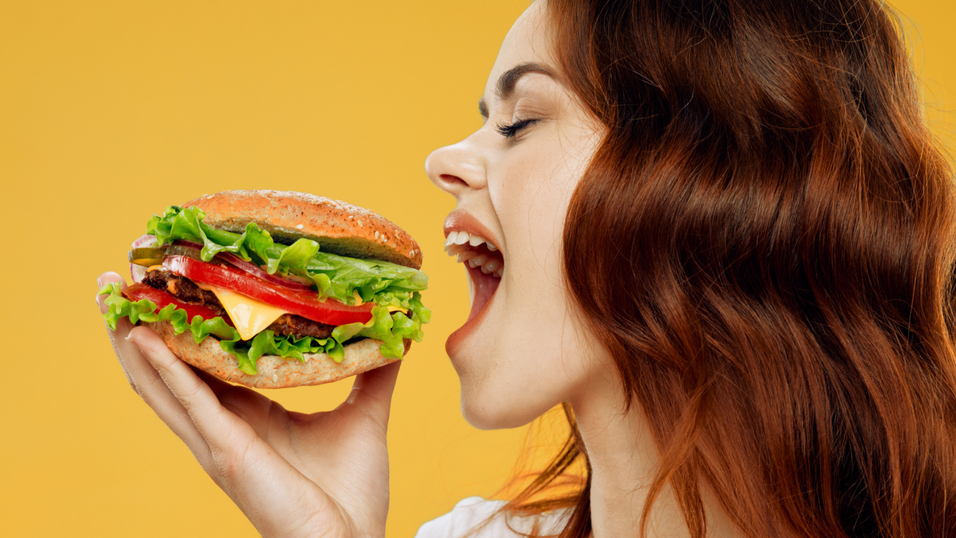 Estudio: El estrés tiene las mismas calorías que una hamburguesa doble