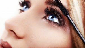 Haz tu propio rímel para lograr unas pestañas enormes y gruesas