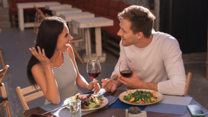 Señales importantes para seguir saliendo con esa persona o salir corriendo