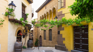 Pueblo español ofrecen trabajo y casa gratis para las familias que quieran mudarse