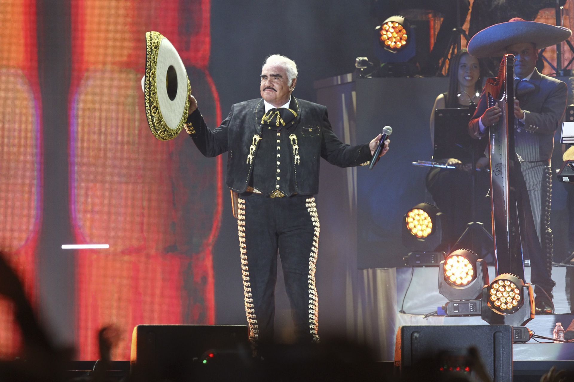 VICENTE FERNANDEZ 2021