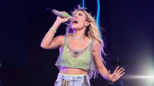 Cambio drástico de Danna Paola hace que la comparen con Ester Expósito