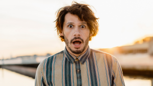 Hombre le pide el divorcio a su esposa al conocerla sin nada de maquillaje