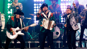 Canciones románticas de Calibre 50 para dedicar a tu pareja