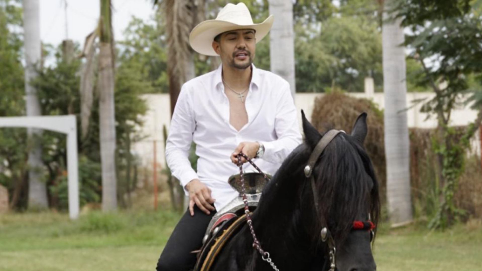 Luis Coronel graba video de su próximo sencillo "Cuando hay amor"