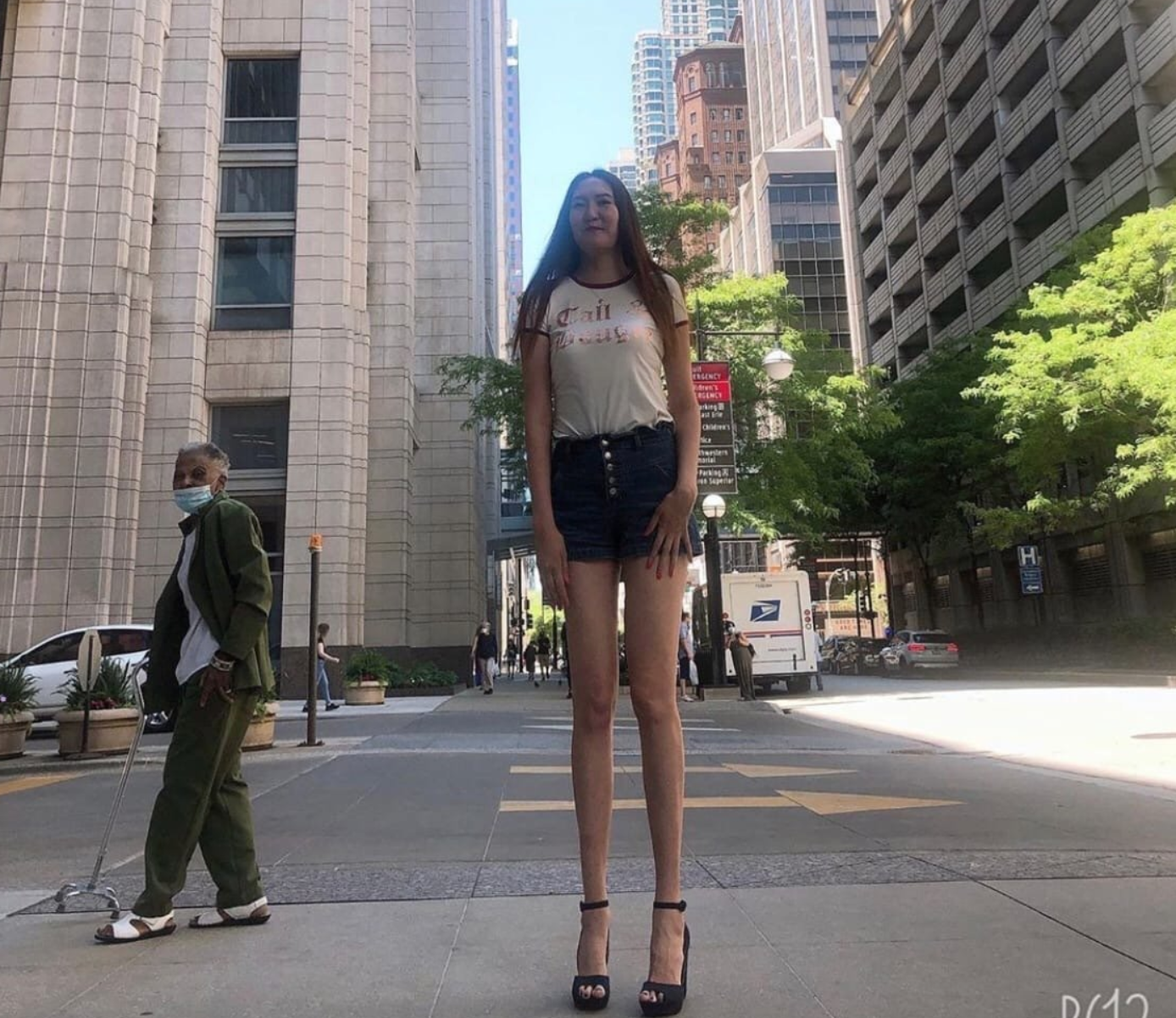 Mujer con las piernas más largas del mundo