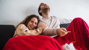 Empresa pagará más de 1 millón de pesos por ver pelis el 14 de febrero