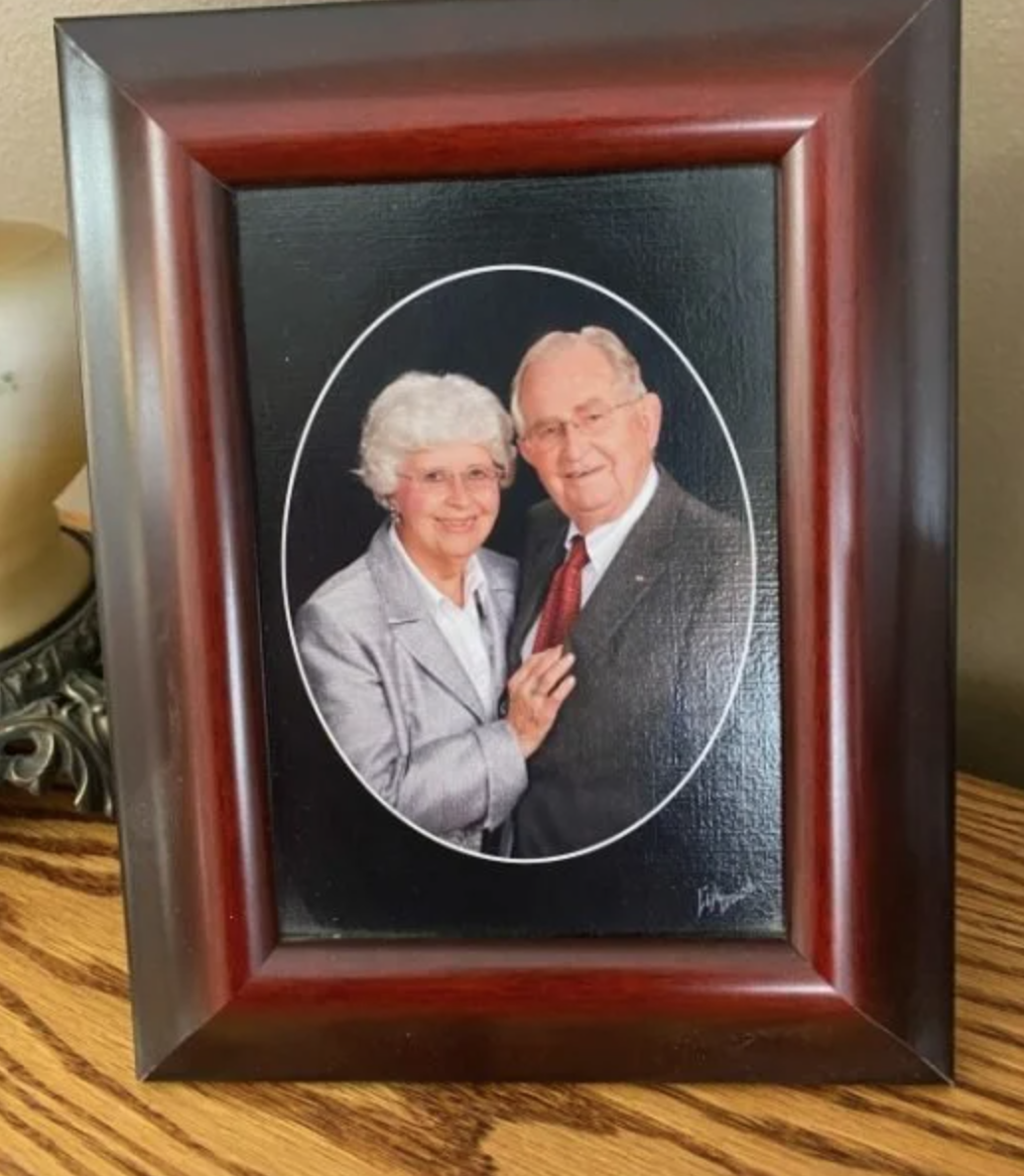 Ultimo deseo de su difunto esposo era que se casará con su mejor amigo