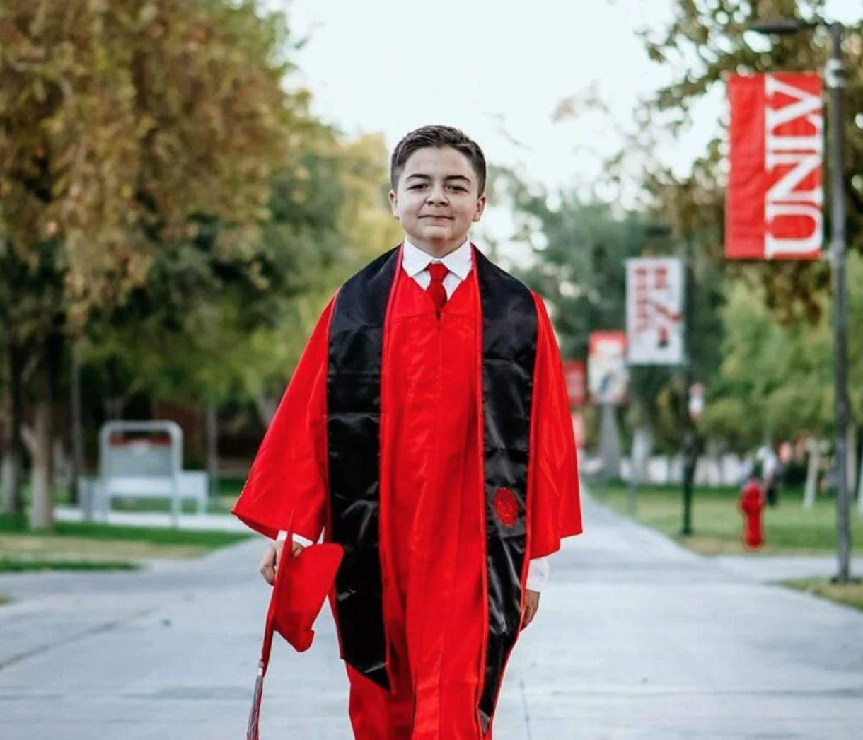 Joven de 15 años, así logró obtener 5 títulos Universitarios 