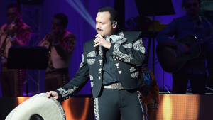 Pepe Aguilar presume el resultado de su tatuaje después de 2 años