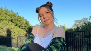 Chiquis Rivera se viste de Barbie y luce entallados pantalones rosas