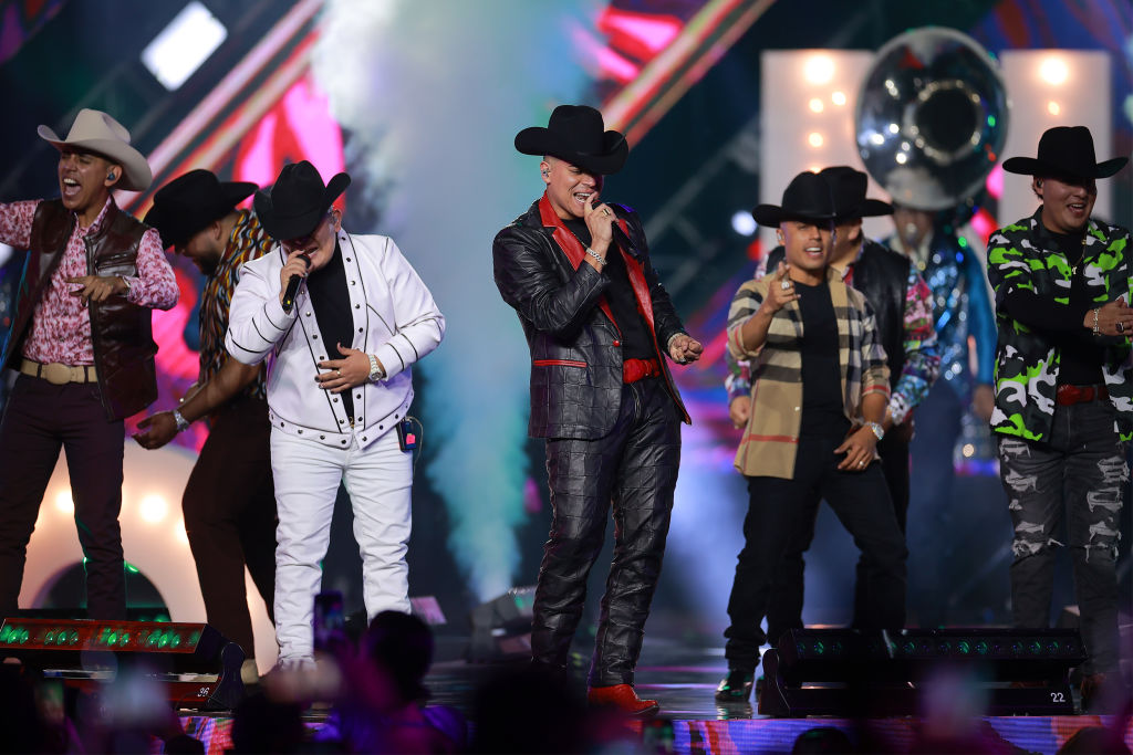 Grupo Firme en los Premios de la Radio