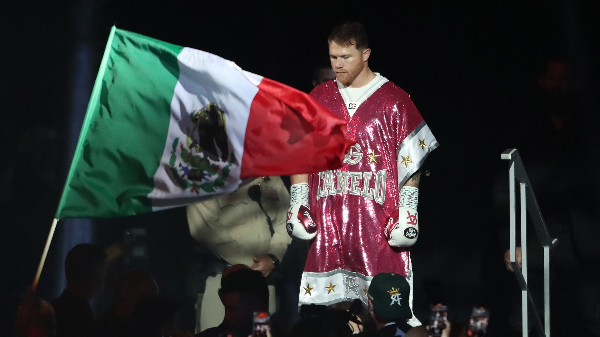 Canelo Álvarez revela su próximo rival y la fecha de la pelea