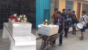 Vecinos hacen velorio del perrito "Manchas" hasta con banda