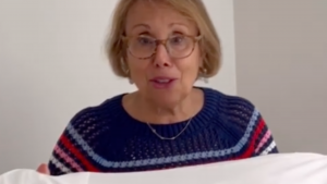 Abuelita influencer revela el truco para no planchar la ropa