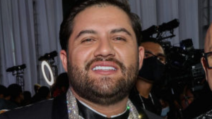 Luis R. Conríquez está en tendencia por las parodias que hace la gente