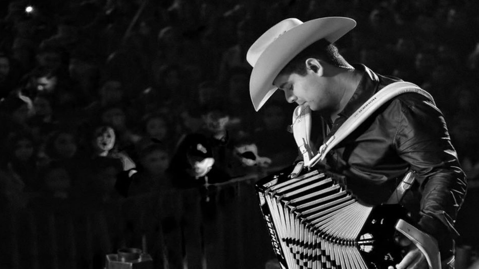 Alfredo Olivas le dedicó canción al doctor que le salvó la vida