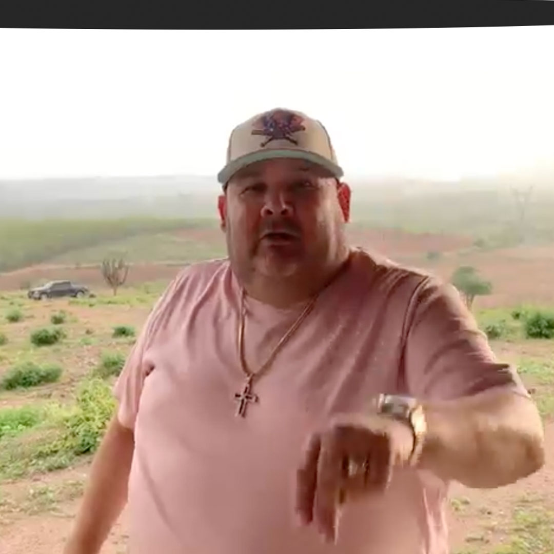 El ”Coyote” le dio el ultimo adiós a su mamá con música de banda
