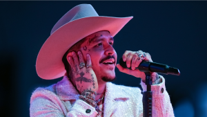 Christian Nodal se disloca la quijada