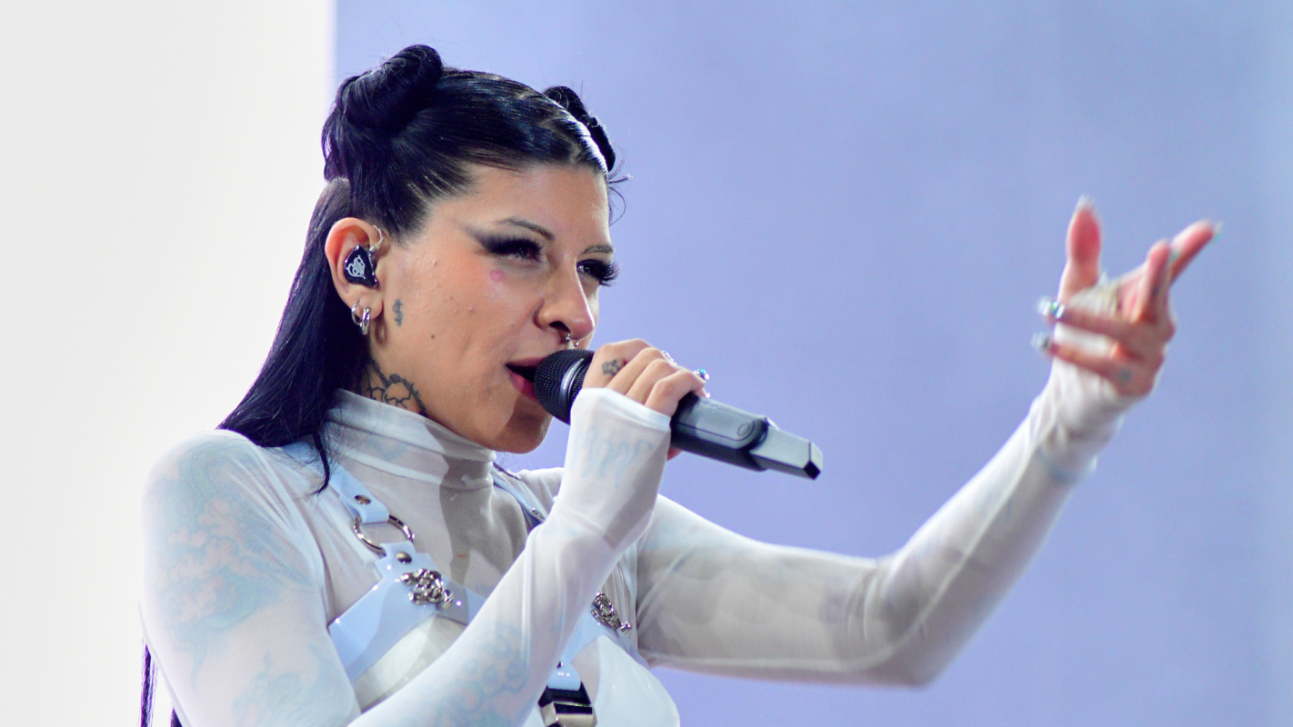 Cazzu visita a su amiga