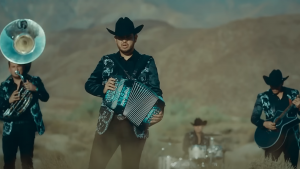 Resurge una canción de Calibre 50 que habla de los migrantes en EUA