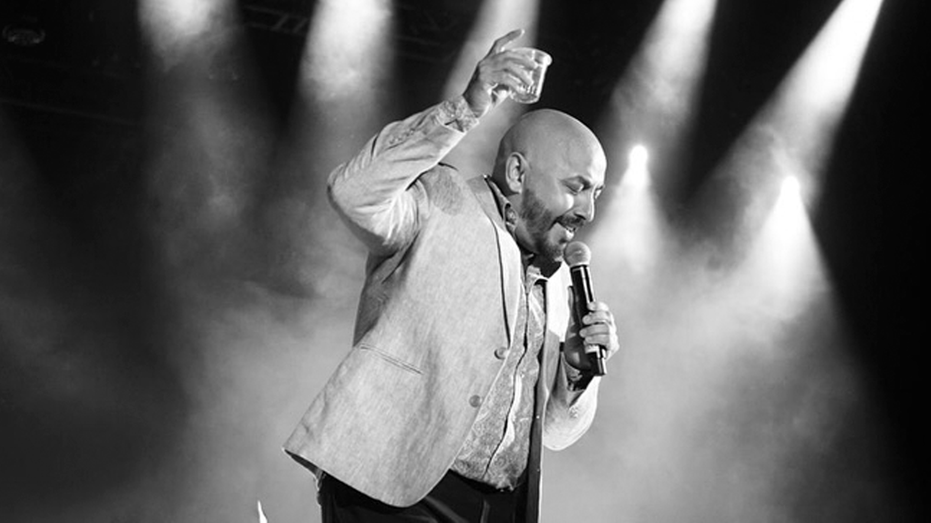 Lupillo Rivera Contrademanda