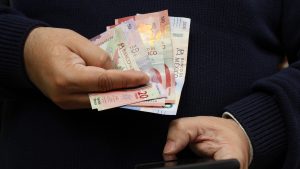 economy and finance online with mexican money