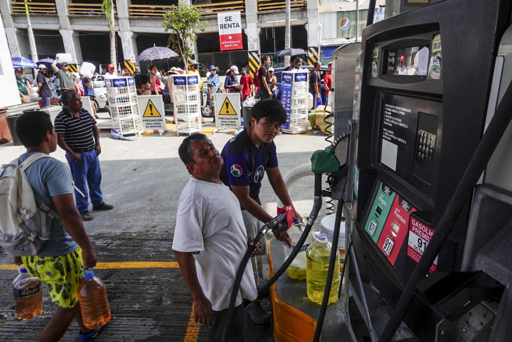 Baja el precio de la gasolina