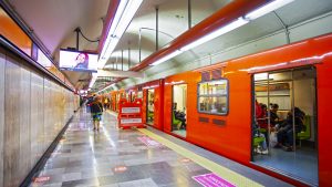 Salto del Agua metro station with rubber-tyred train, Mexico City Metro (STC)