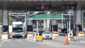 Toll booth at the exit to the CDMX - Cuernavaca Morelos highway increases costs and protests are held