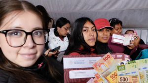 jovenes construyendo